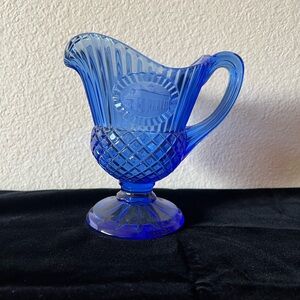 vintage Avon Fostoria Mount Vernon cobalt blue glass creamer pitcher 51/2”